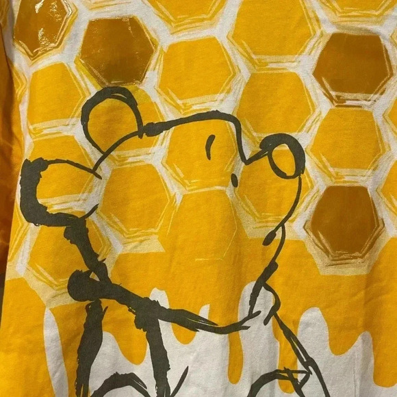 Disney Hong Kong Winnie The Poo All Over Print T-Shirt - Picture 4 of 9